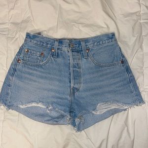 Levi’s blue washed jean shorts, size 25
